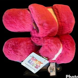New Muk luks Slippers Size 8